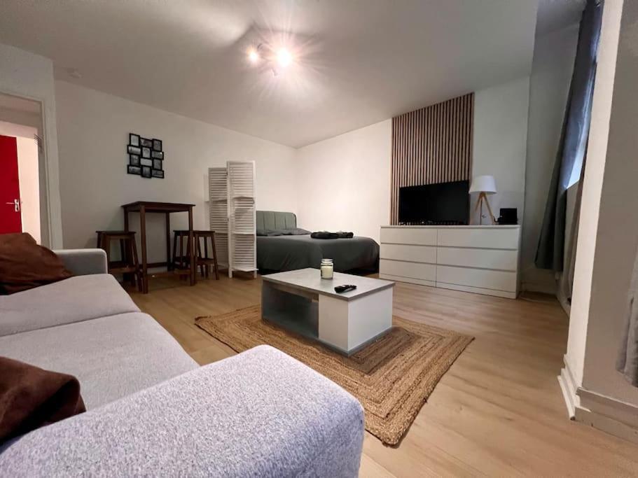 4prsn / Au Pied De La Citadelle Apartment